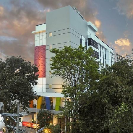 Amaris Hotel Sriwedari Solo Exterior foto