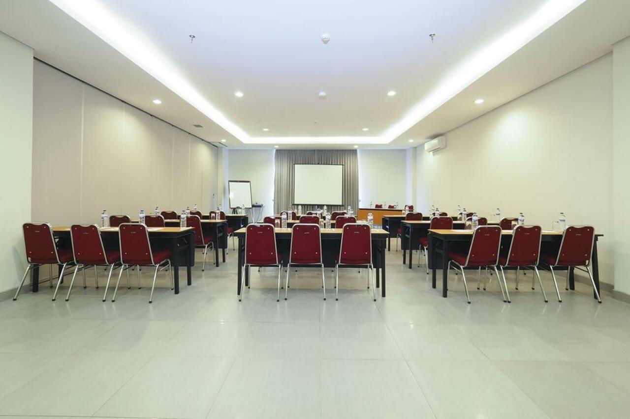 Amaris Hotel Sriwedari Solo Exterior foto