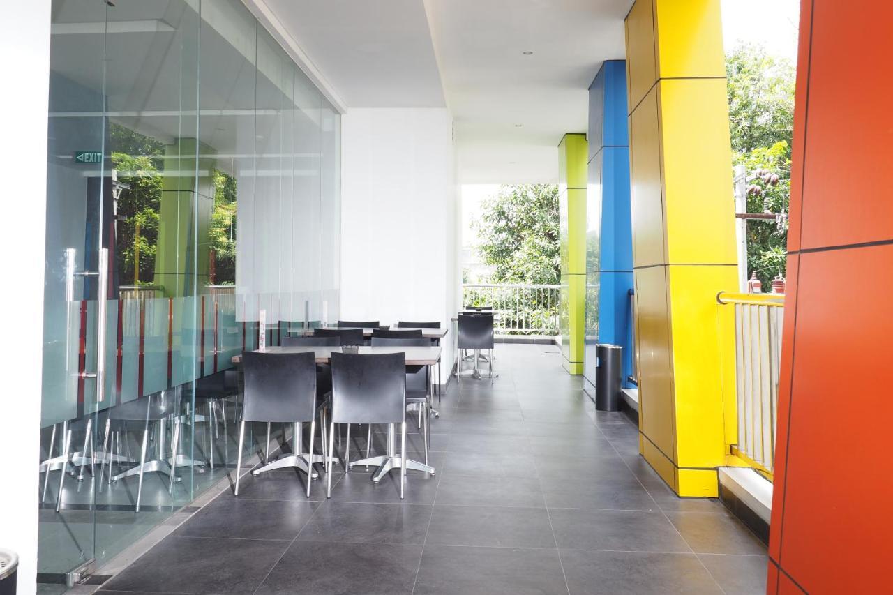 Amaris Hotel Sriwedari Solo Exterior foto
